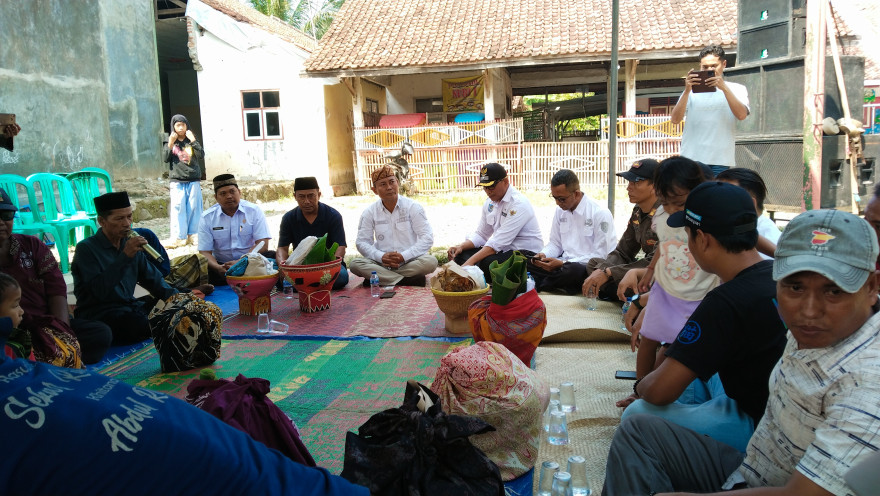 Tradisi Mapag Sri Desa Rancajawat